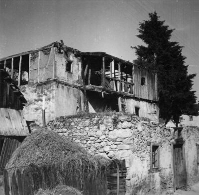 Hrvatska Kostajnica - Rušenje stilske jednokatnice, pogled s
