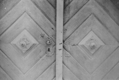 Blinja (Petrinja) - Detalj glavnih vrata s klasicističkim pi