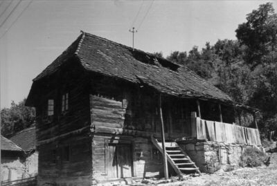 Oraovica (Dvor na Uni) - Drvena jednokatnica kbr. 32 kojoj j