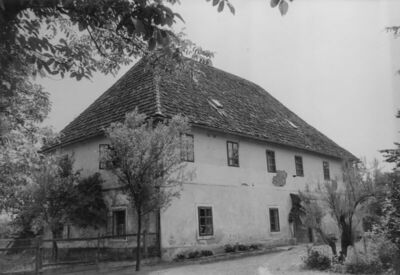Mala Gorica (Petrinja) - Župna kurija sa strmim krovom na če