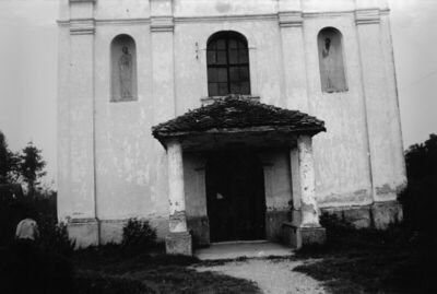 Gušće (Sisak) - Župna crkva Sv. Nikole, portik pred glavnim 