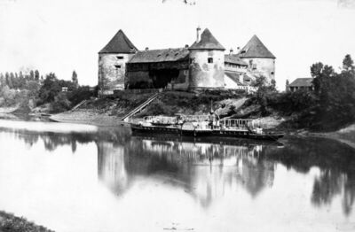 Sisak - Stari grad - Stari grad s usidrenim parobrodom na ob