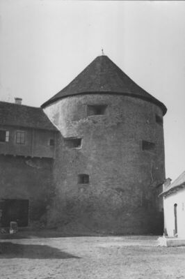 Sisak - Stari grad - Detalj: sjeverozapadna kula s unutarnje