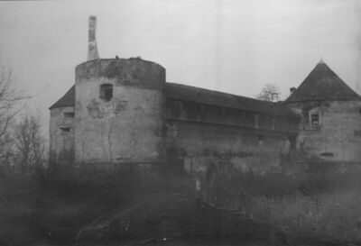 Sisak - Stari grad - Detalj: pogled s juga - južna kula napu