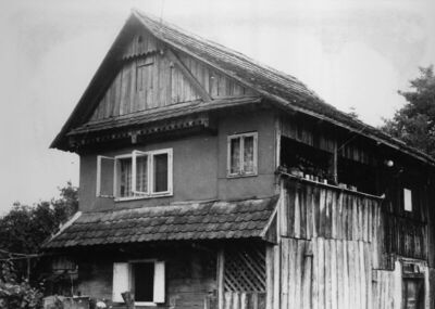 Gušće (Sisak) - Prepravljena drvena katnica kbr. 243; vlasni