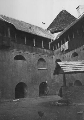 Sisak - Stari grad - Detalj: unutrašnje dvorište - pogled pr