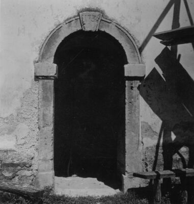 Gora (Petrinja) - Župna crkva Sv. Marije, ulazni portal u zv