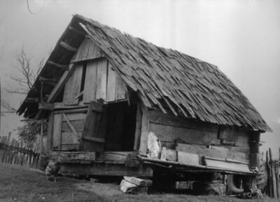 Lovska (Novska) - Svinjac (pogled iskosa na glavno pročelje 