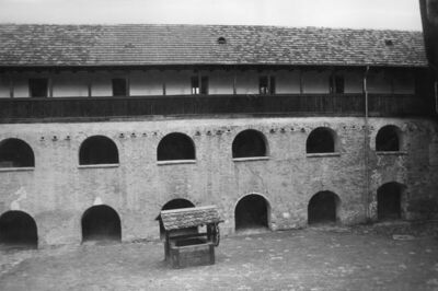 Sisak - Stari grad - Pogled na unutarnje dvorište s južnim t