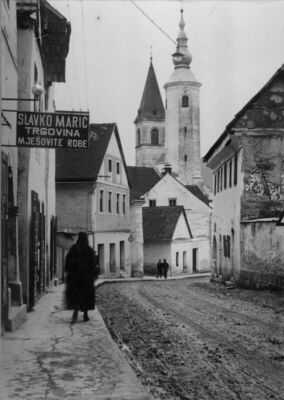 Hrvatska Kostajnica - Veduta mjesta u glavnoj ulici sa zvoni