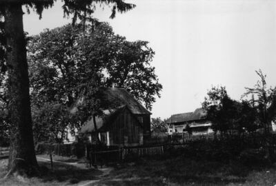 Prelošćica (Sisak) - Kompleks župnog dvora s gospodarskim zg