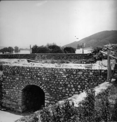 Hrvatska Kostajnica - Stari grad - Dvorišna obnova ulaza - r
