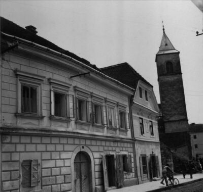 Hrvatska Kostajnica - Ulica Davorina Trstenjaka kbr. 6 i 4