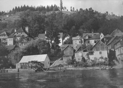 Hrvatska Kostajnica - Veduta sa skupinom slikovitih kuća i m
