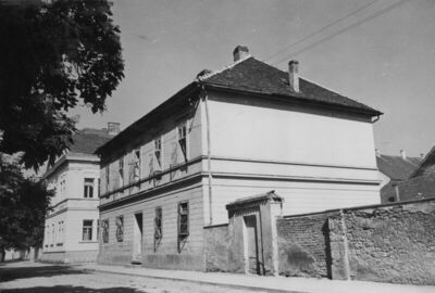 Glina - Zgrade na sjeveroistočnom dijelu glavnog gradskog tr