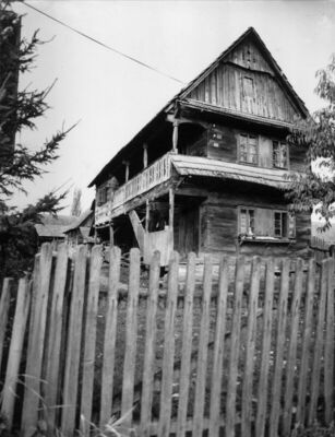 Kutinsko Selo (Kutina) - Drvena katnica - „Kuća na trem“, kb