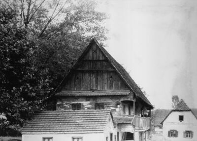 Gušće (Sisak) - Zabat drvene katnice u središtu sela