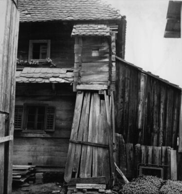 Greda Sunjska (Sunja) - Zahod na katu kuće kbr. 106, vlasnik