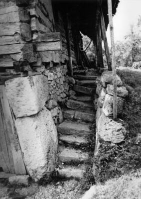 Švrakarica (Dvor na Uni) - Kuća Ruže Medaković, detalj: kame