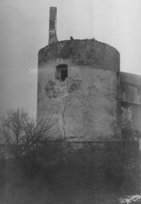 Sisak - Stari grad - Detalj - južna kula u oštećenom stanju
