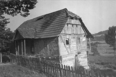 Baćin (Hrvatska Dubica) - Brvnara kojoj je gornji kat građen
