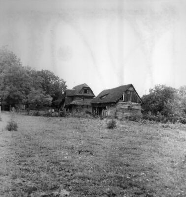 Gornja Letina (Sunja) - Pogled na gospodarsko dvorište kuće 