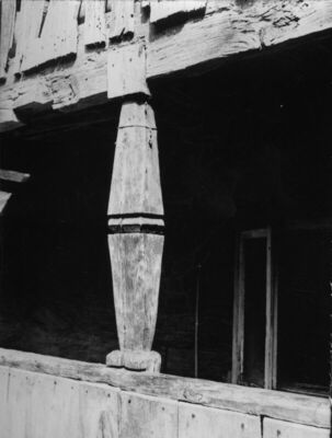 Kutinsko Selo (Kutina) - Drvena kuća, detalj stupa, vlasnik 