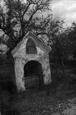 Gornja Jelenska (Popovača) - Poklonac kasnobaroknog tipa s n