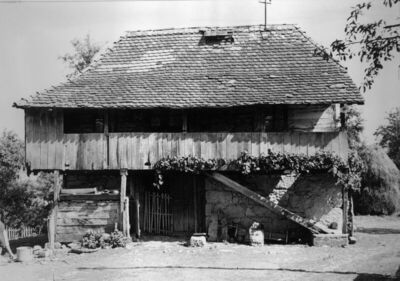 Švrakarica (Dvor na Uni) - Kuća Jose Medakovića kamena u pri