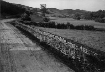 Javnica (Dvor na Uni) - Ograda uz sjenokoše uz potok Javnicu
