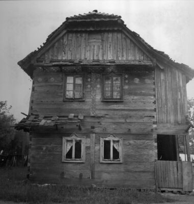 Donja Letina (Sunja) - Zabatno pročelje katnice iz 1922. god