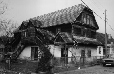 Lekenik - Podzidana brvnara, kbr. 42 s dvostranim stubištem
