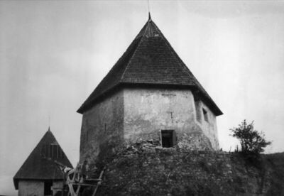 Hrvatska Kostajnica - Stari grad - Zapadna kula oštećena od 