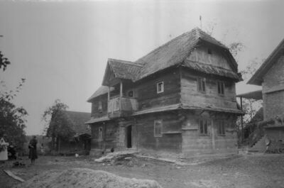 Osekovo (Popovača) - Stambena drvena katnica, napuštena, vla